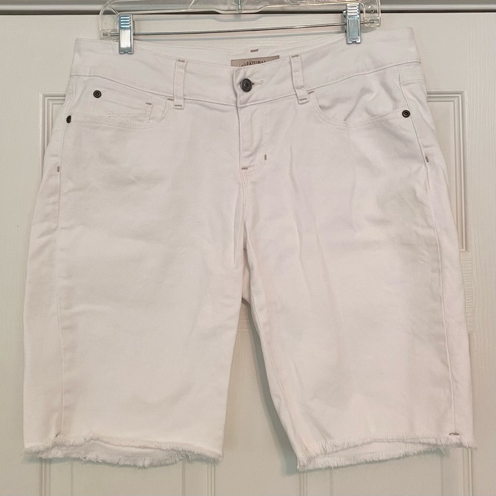 LIKE NEW Natural Reflections White Jeans Shorts Size 10